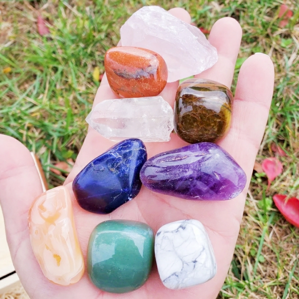 GIFT IDEA Crystals & Healing Stones in Wooden Box - Picture 2 of 7